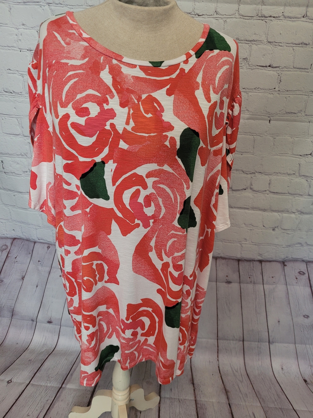 LulaRoe Size 3X Short Sleeve "Olive" Red Floral Flutter sleeve Top